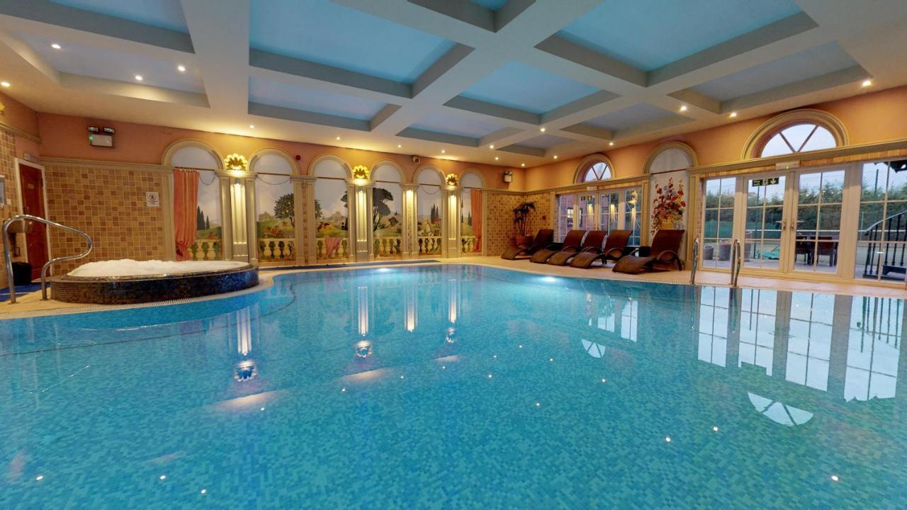 Grosvenor Pulford Hotel & Spa Exteriör bild