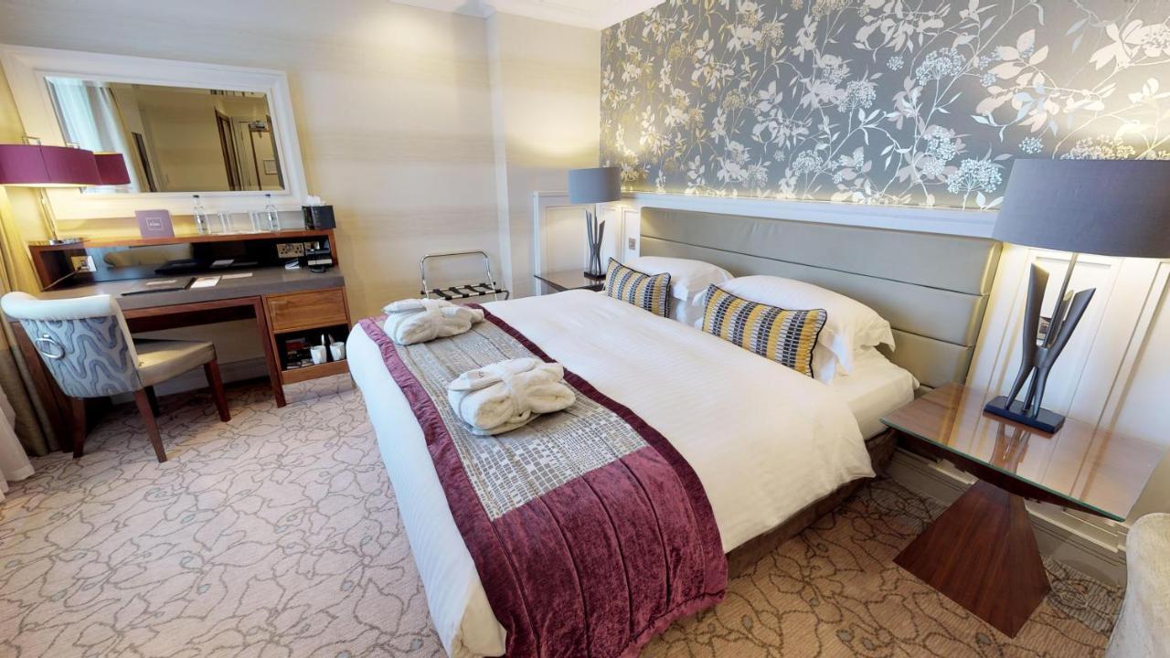 Grosvenor Pulford Hotel & Spa Exteriör bild