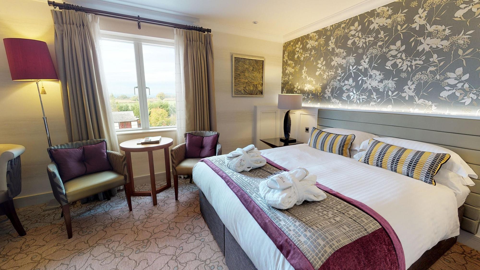 Grosvenor Pulford Hotel & Spa Exteriör bild