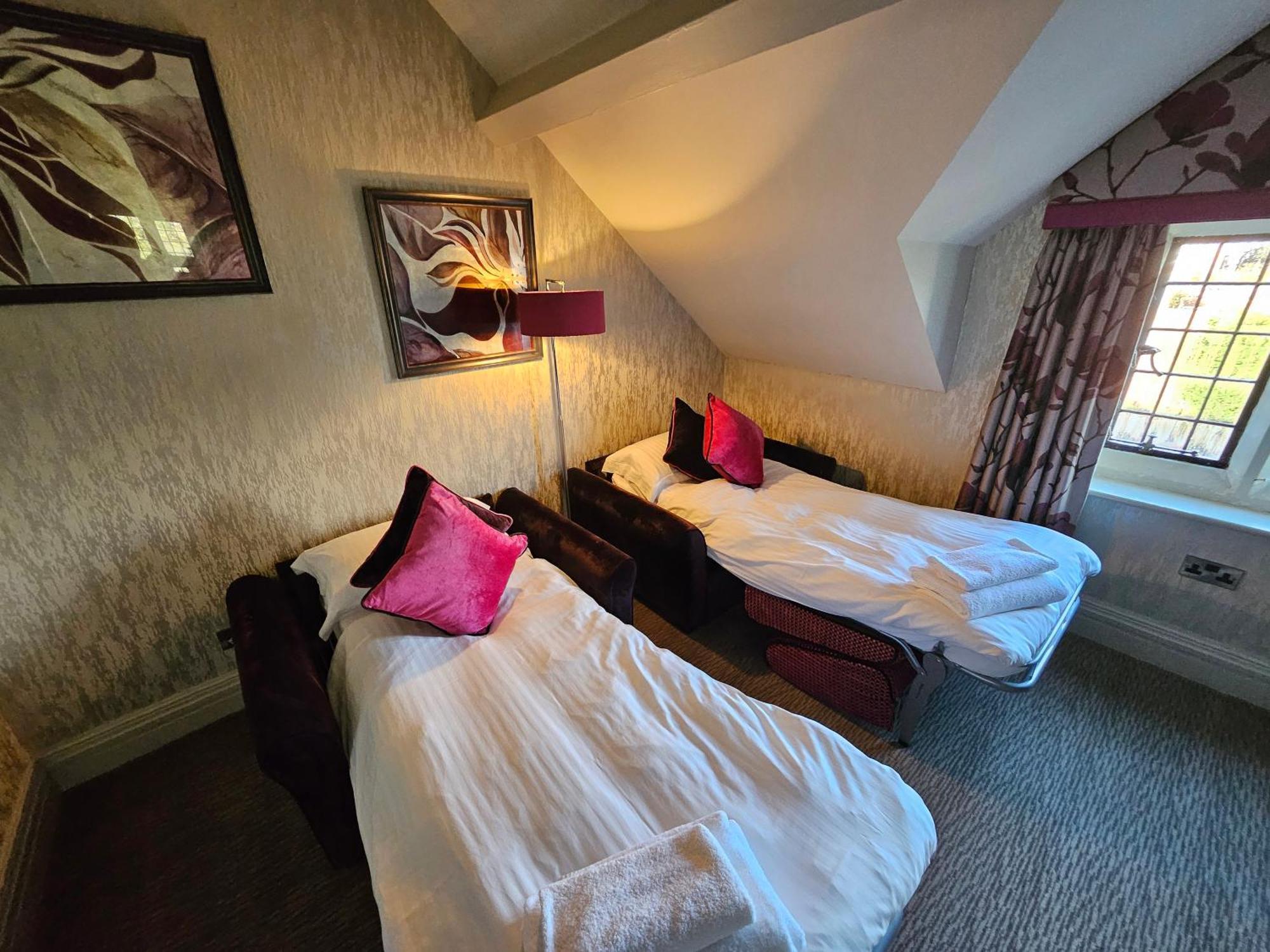 Grosvenor Pulford Hotel & Spa Exteriör bild