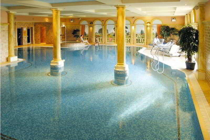 Grosvenor Pulford Hotel & Spa Exteriör bild